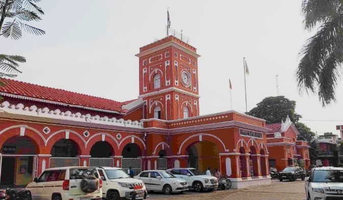 स्वच्छता में लापरवाही पर सख्त कार्रवाई जबलपुर नगर निगम ने उपयंत्री को किया निलंबित