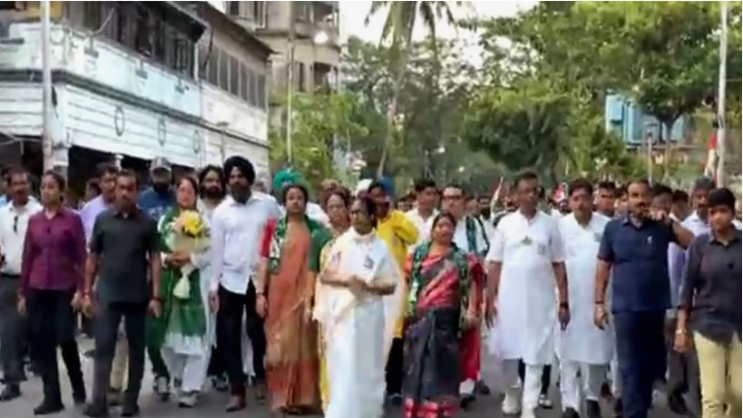 पश्चिम बंगाल चुनाव के पहले चरण के बाद ममता बनर्जी की पदयात्रा, भारी मतदान ने बढ़ाई सियासी हलचल