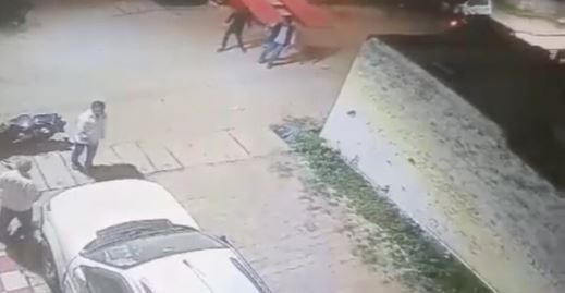 जबलपुर के बल्देवबाग क्षेत्र में देर रात मची भगदड़, अफरातफरी, बार में पथराव, कर्मचारियों पर हमला