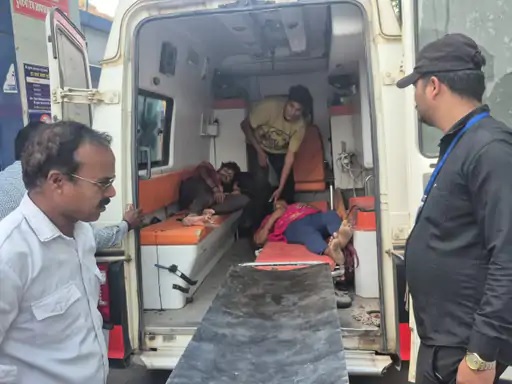 एमपी: दमोह-कटनी हाईवे पर कार पलटी, युवक और किशोरी की मौत, गुजरात से यूपी जा रहे थे, चार घायल जबलपुर रेफर