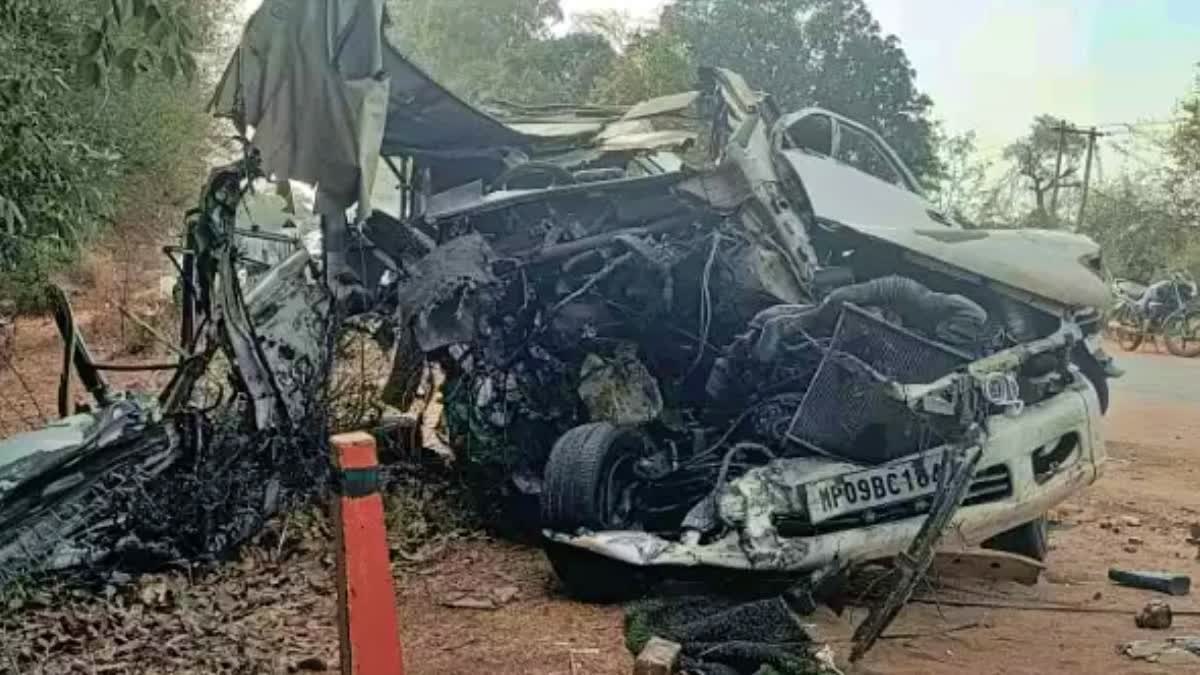 पिपरिया-नर्मदापुर स्टेट हाईवे पर भीषण हादसा, ट्रैक्टर ट्रॉली से टकराई कार, 5 की मौत, 7 की हालत गंभीर