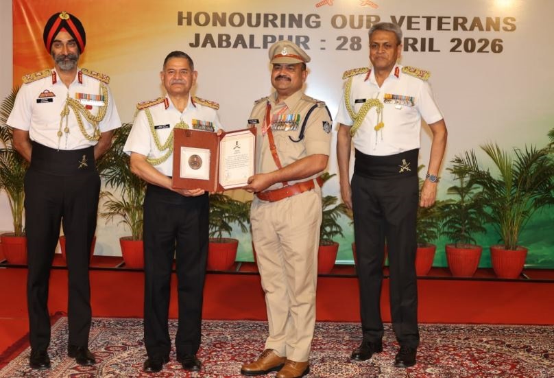 जबलपुर में पदस्थ सब-इंस्पेक्टर प्रभाकर सिंह को थल सेना अध्यक्ष ने किया सम्मानित