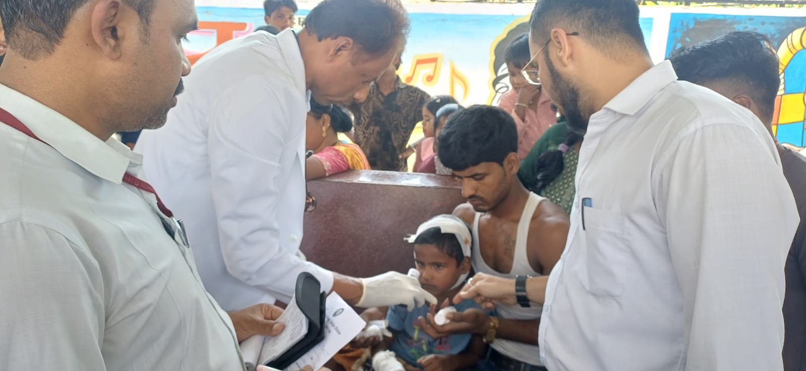 पवन एक्सप्रेस में घायल हुआ बालक रेल मदद में सूचना, रेलवे ने उपलब्ध कराई तत्काल चिकित्सा