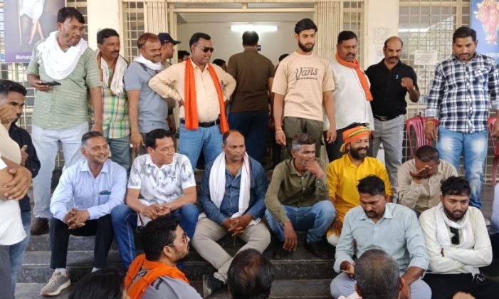 जबलपुर में हैलमेट चेकिंग के दौरान भाजपा पार्षद-एएसआई के बीच टकराव, गोहलपुर थाना में धरना-प्रदर्शन