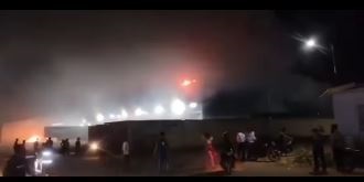 बड़ी खबर, कटंगी बाईपास में यूनिटी वेयरहाउस पार्क में लगी भीषण आग, रिलायंस फ्रेश, ब्रिटानिया के गोदाम को अपनी चपेट में लिया