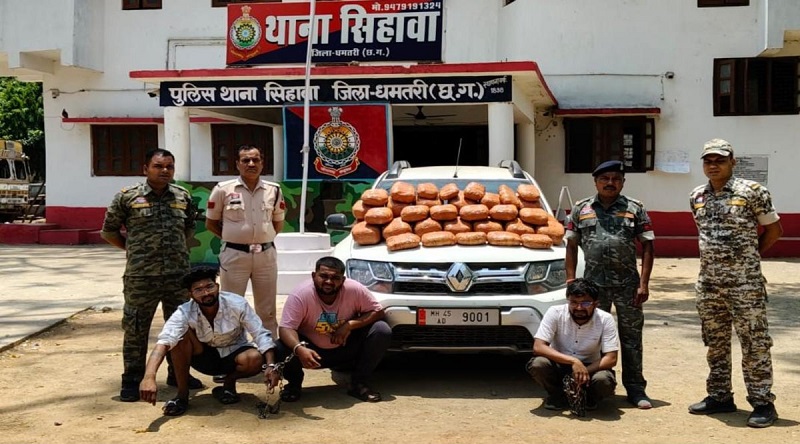 धमतरी में लग्जरी कार से गांजा तस्करी का भंडाफोड़: ओडिशा से महाराष्ट्र ले जा रहे थे 27 लाख का माल, 3 तस्कर गिरफ्तार
