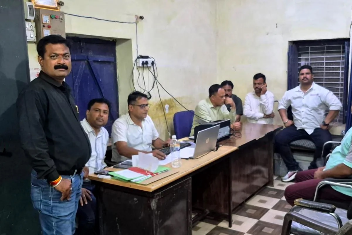एमपी : डीईओ ऑफिस में 80 हजार की रिश्वत लेते धराए 3 बाबू, दमोह में लोकायुक्त की बड़ी कार्रवाई