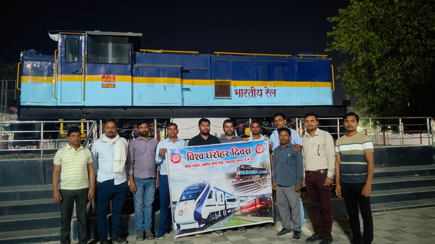पमरे के रीवा स्टेशन में नैरो-गेज डीजल लोकोमोटिव की हेरिटेज लोको के रूप में की गई स्थापना