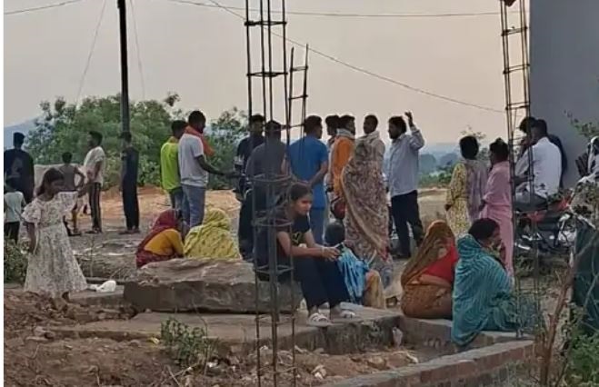 जबलपुर में बादशाह हलवाई मंदिर की जमीन बिल्डरों का कब्जा, पुजारी का आरोप, बदल दिया गया नक्शा, एसडीएम ने दिया जांच का आदेश