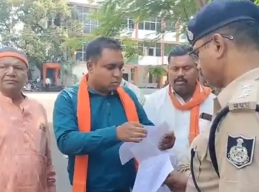 जबलपुर: महिला ने सीएसपी से की शिकायत, कहा- मुस्लिम परिवार धमका रहे, घर पर फेंकते हैं हड्डियां और पत्थर