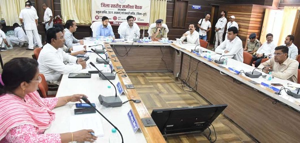 ’अधिकारी-कर्मचारी अनुशासित और संकल्पित होकर विकसित छत्तीसगढ़ के लिए करें काम: प्रभारी सचिव श्री बोरा’