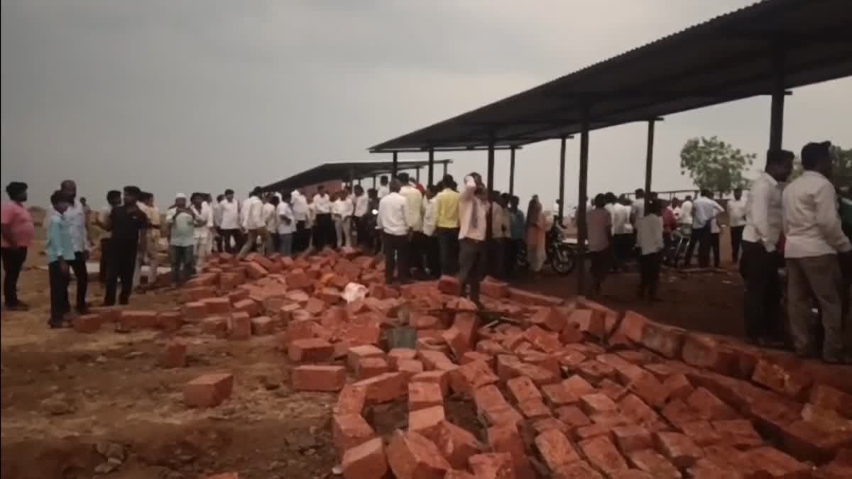 महाराष्ट्र के सांगली में दुखद घटना, तूफानी हवाओं के कारण दीवार गिरने से 6 भक्तों की मौत, 15 घायल