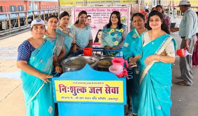 जबलपुर में अखिल भारतवर्षीय दिगम्बर जैन महिला परिषद ने की जल सेवा