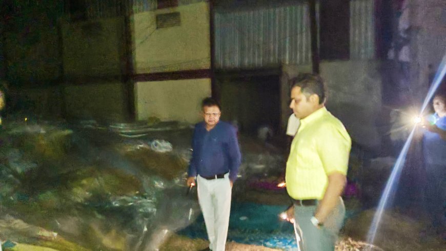 जबलपुर : आधी रात को गेंहू खरीदी केंद्र पहुंचे कलेक्टर, खुले में रखा गेंहू देख भड़के, केंद्र प्रभारी को नोटिस