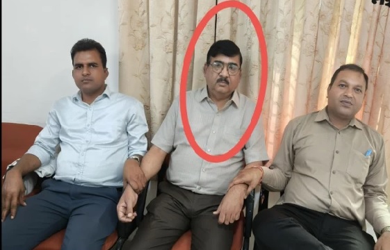 शिक्षा अधिकारी को 1 लाख की रिश्वत लेते लोकायुक्त ने किया गिरफ्तार, सर्टिफिकेट के बदले मांगी 17 लाख की घूस