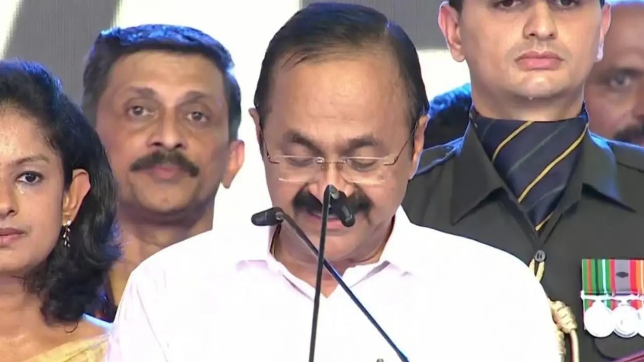 केरलम : वीडी सतीशन ने ली सीएम पद की शपथ, 10 साल बाद एलडीएफ की वापसी, मौजूद रहे कांग्रेस के कई दिग्गज