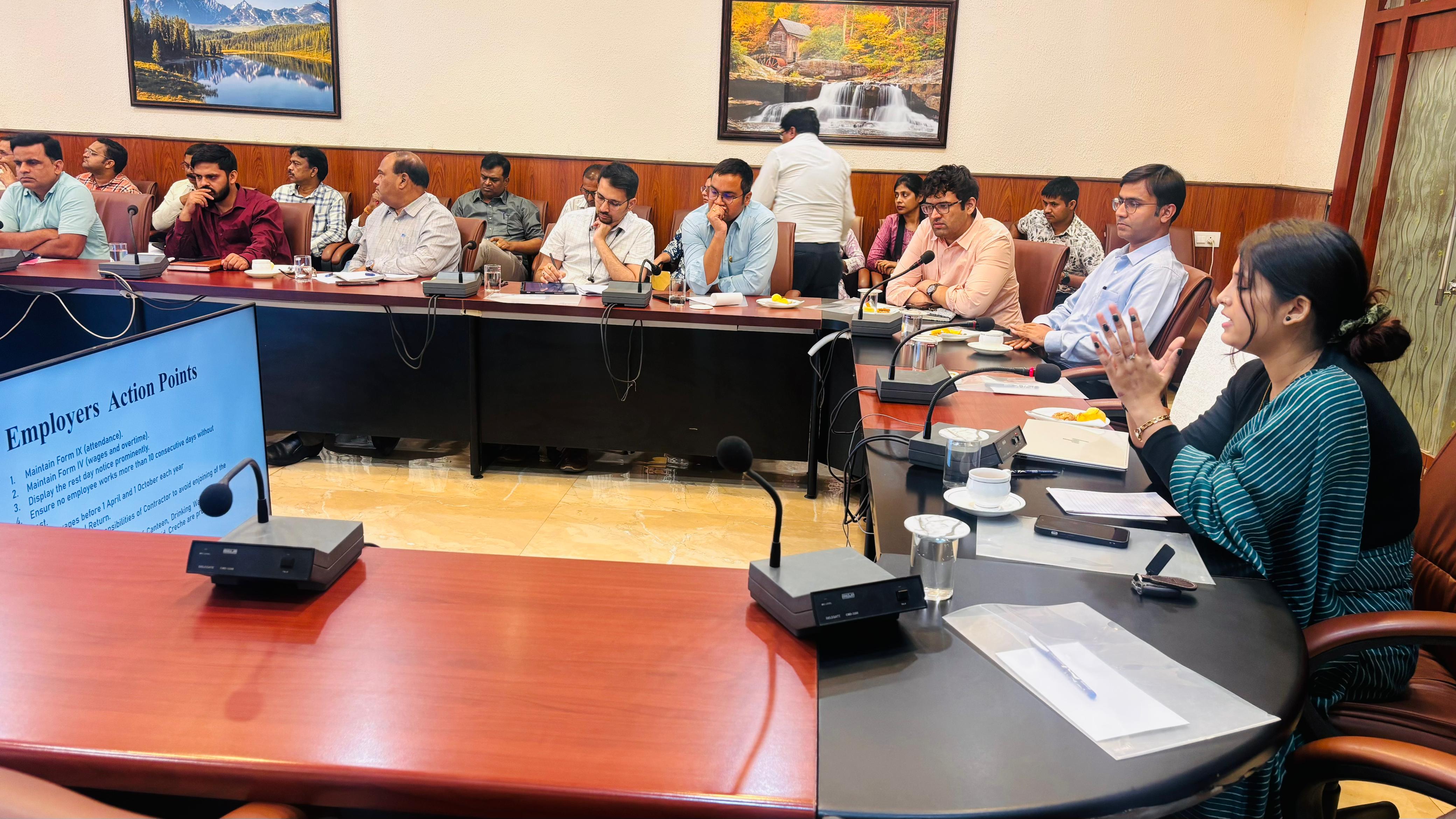 जबलपुर : नए श्रम कानून नियमों पर डीआरएम आफिस में सेमिनार आयोजित, रेल अधिकारी, ठेकेदार रहे मौजूद