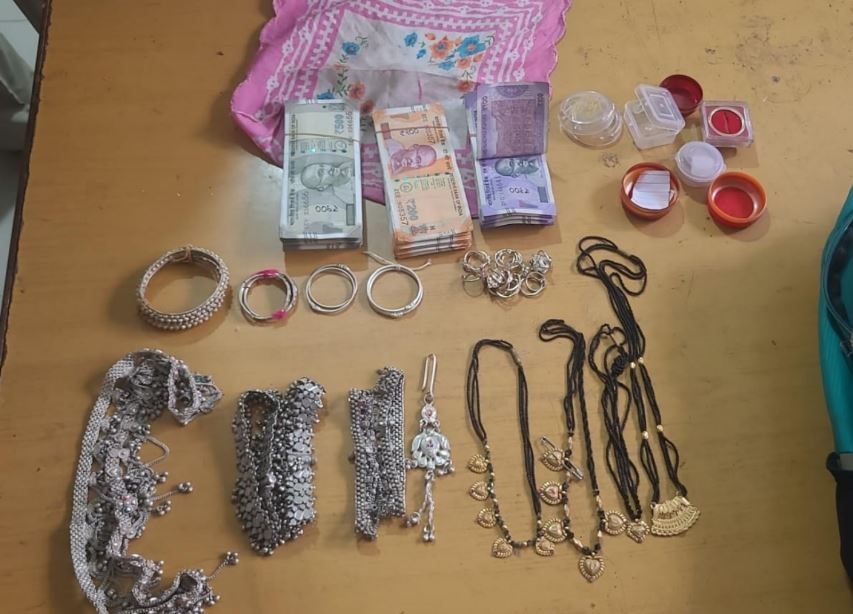 जबलपुर में सगे भाई ने ही चोरी किए थे सोने, चांदी के जेवर, पुलिस ने किया गिरफ्तार, 5 लाख रुपए के जेवर बरामद