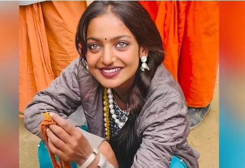 अब एमपी हाईकोर्ट की शरण में पहुंची मोनालिसा, नाबालिग बताए जाने की कार्रवाई को दी चुनौती, प्रयागराज महाकुंभ में हुई थी वायरल