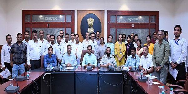 जबलपुर: रेल मंडल के वाणिज्य विभाग के उत्कृष्ट कार्य करने वाले 55 कर्मचारियों को किया सम्मानित