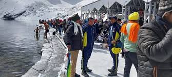 उत्तराखंड: विश्व प्रसिद्ध पवित्र तीर्थ स्थल हेमकुंड साहिब के कपाट खुले, पहले दिन 3 हजार श्रद्धालुओं ने किए दर्शन