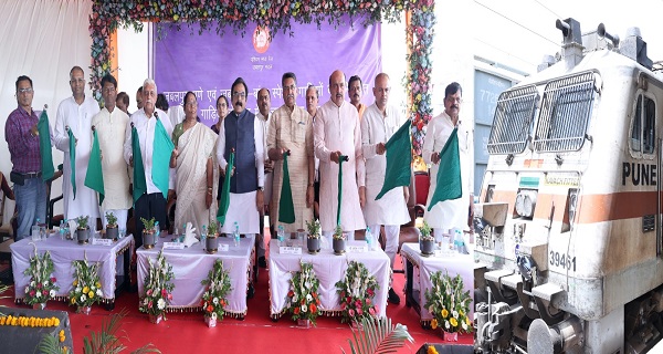 जबलपुर-पुणे, जबलपुर-बांद्रा स्पेशल ट्रेन हुई रेगुलर, पीडब्ल्यूडी मंत्री राकेश सिंह व जनप्रतिनिधियों ने दिखाई हरी झंडी