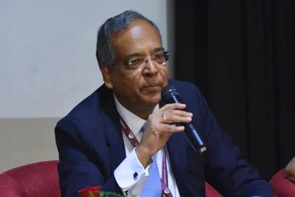 दिल्ली में दर्दनाक हादसा, घर में आग लगने से पूर्व आईएएस अधिकारी व सीसीआई के पहले चेयरमैन की मौत