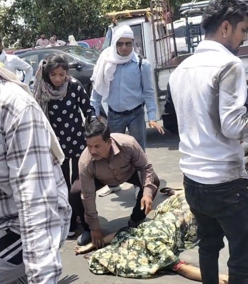 जबलपुर: कछपुरा ओवरब्रिज में हादसा, मेट्रो बस ने स्कूटी को मारी टक्कर, एक महिला की मौत और दूसरी गंभीर घायल