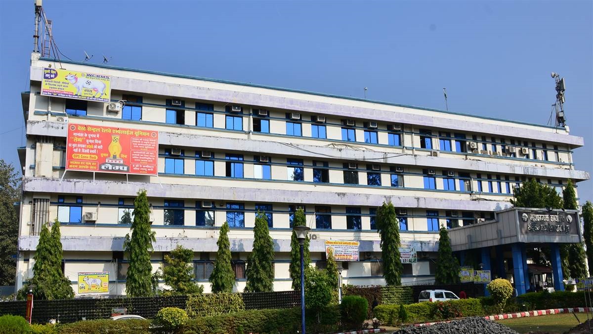 कैट की जबलपुर पीठ ने रेल कर्मचारी से 1.38 लाख रुपये से अधिक की वसूली का आदेश किया रद्द, राशि वापस करने के निर्देश