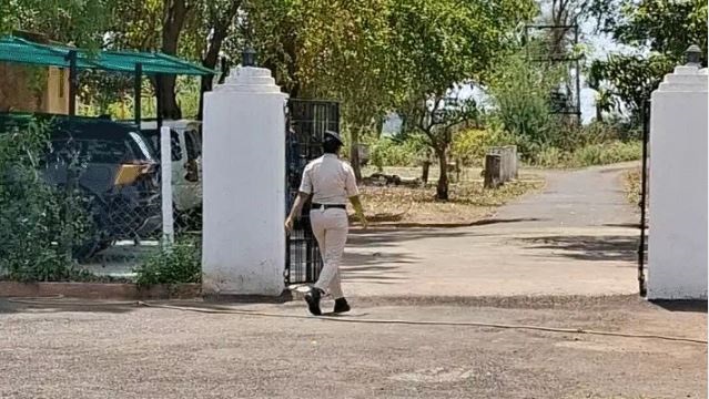 जबलपुर में महिला जेल प्रहरी को दी जारही मानसिक प्रताडऩा, नौकरी छोडऩे को मजबूर
