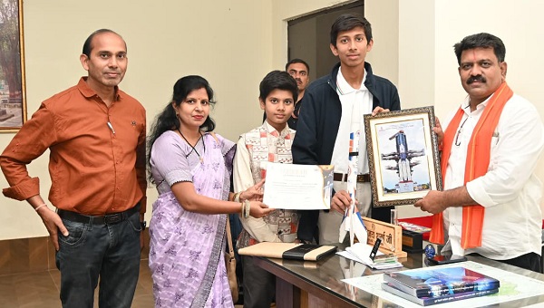 इसरो के युविका कार्यक्रम के लिए चयनित अभिषेक से मिले उप मुख्यमंत्री श्री विजय शर्मा, दी शुभकामनाएं