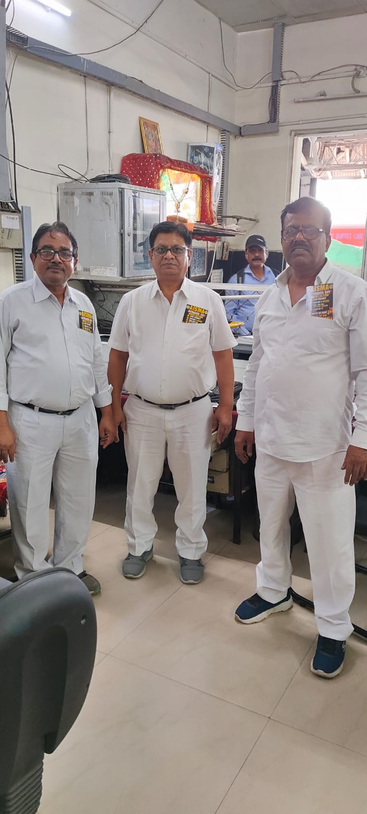 जबलपुर : ऑल इंडिया स्टेशन मास्टर एसोसिएशन ने देश भर के 69 मंडलों में किया प्रदर्शन, ये है मांगें
