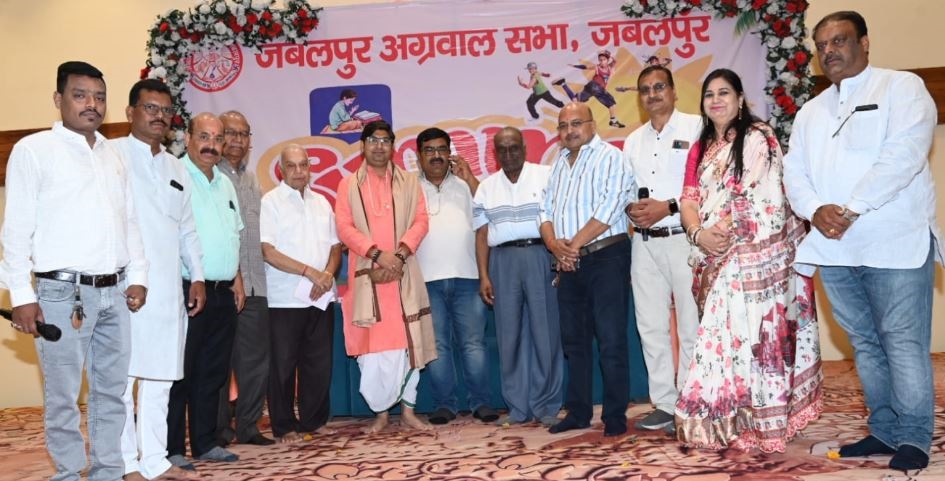 जबलपुर में अग्रवाल सभा ने किया पंडित सौरभ दुबे का सम्मान, समर कैंप मेंं दी बच्चों को भारतीय संस्कृति, नैतिक मूल्यों की शिक्षा