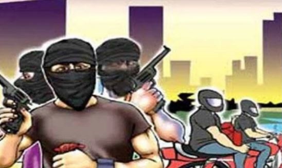 जबलपुर में हाइवे पर लुटेरों का आंतक, गोसलपुर में विद्युत कर्मी पर प्राणघातक हमला कर लूट
