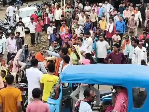 डिंडौरी में जबर्दस्त जल संकट, आक्रोशित ग्रामीणों ने लगाया जबलपुर-अमरकंटक रोड किया घंटों जाम, किया प्रदर्शन