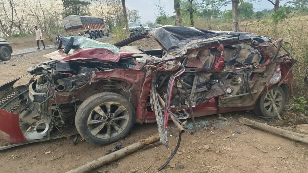 जबलपुर-दमोह रोड पर कार और बस में सीधी टक्कर, एक ही परिवार के 3 लोगों की मौत
