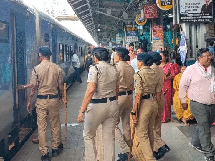 राष्ट्रपति का जबलपुर दौरा : रेलवे हाईअलर्ट पर, डॉग स्क्वायड से ट्रेनों, प्लेटफार्मों पर कराई जा रही, जांच