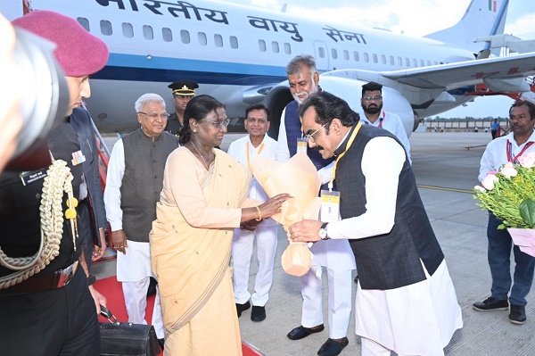 जबलपुर पहुंची राष्ट्रपति द्रौपदी मुर्मू, 3000 से ज्यादा जवान तैनात, योग दिवस, आरडीवीवी दीक्षांत समारोह में होंगी शामिल