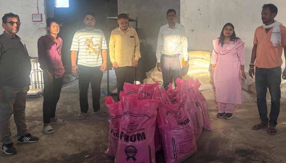 महासमुंद: ओडिशा प्रिंट की 550 किलो खाद जब्त, कृषि विभाग की कालाबाजारी पर बड़ी कार्रवाई