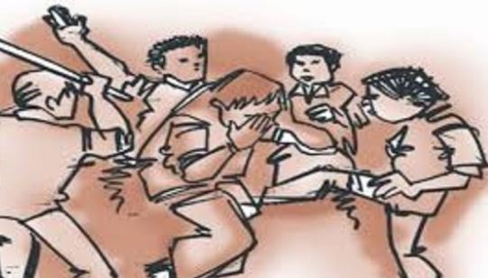 बच्चों की बात को लेकर दो पक्षों में टकराव, एक दूसरे पर किया लाठियों से हमला,