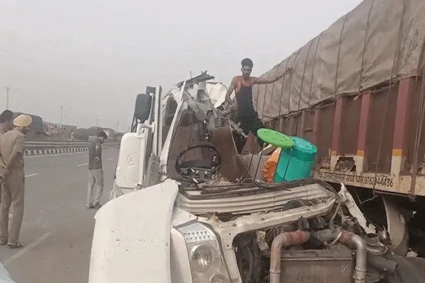 पंजाब में भीषण सड़क हादसा : अमरनाथ यात्रियों से भरा टेंपो ट्रैवलर ट्राला से टकराया, 4 की मौत, 8 घायल