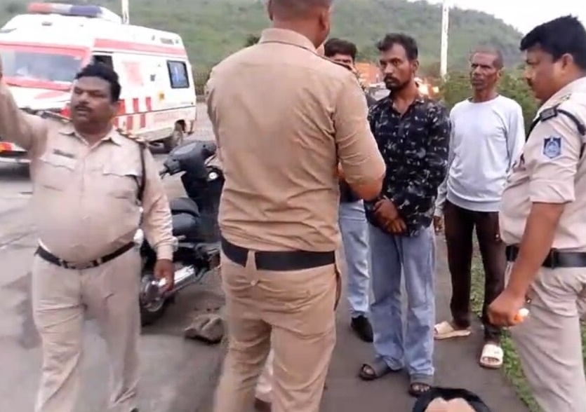 ट्रेनों में सख्ती के बाद बस से होने लगी गांजे की तस्करी, रायपुर से लाई गई खेप के साथ तस्कर गिरफ्तार