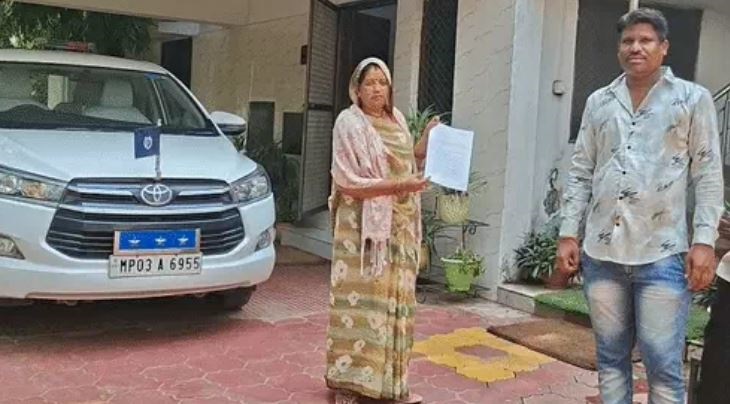 सिवनी से जबलपुर शिकायत करने पहुंची महिला, आईजी से बोली, साहब, पड़ोसी करते है मारपीट, पुलिस मदद नहीं कर रही