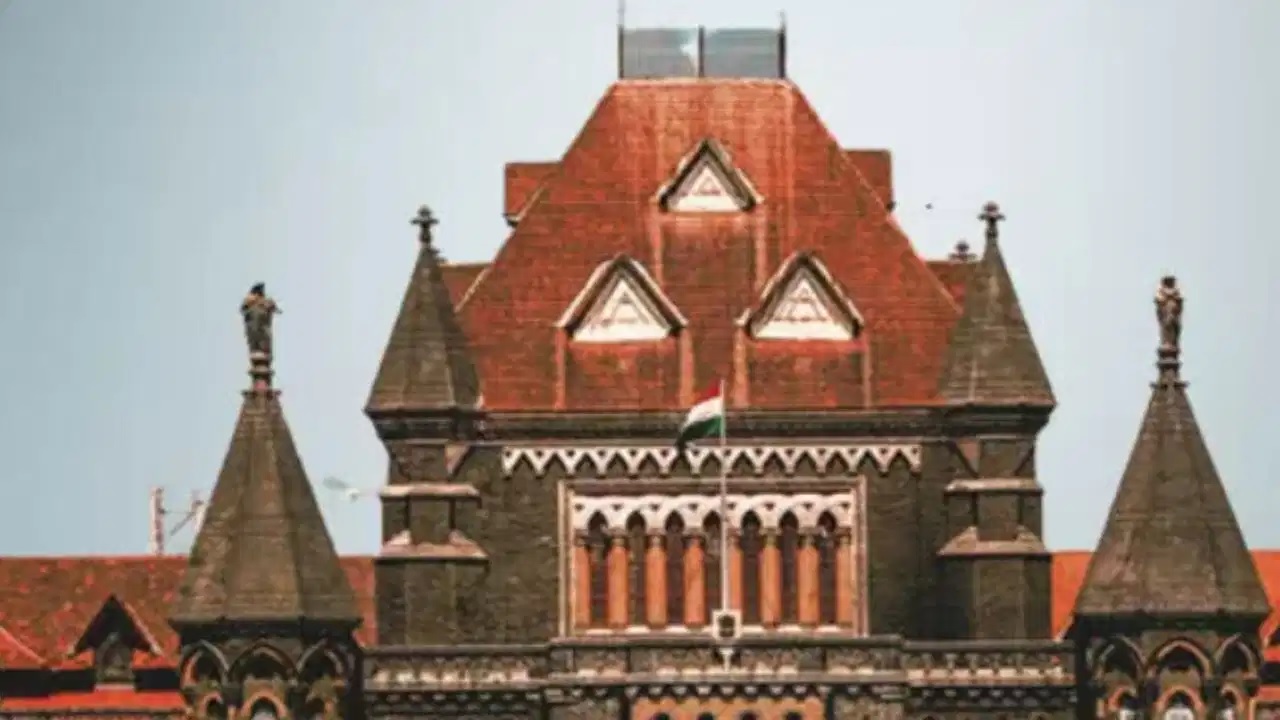 बॉम्बे हाईकोर्ट ने बड़ी टिप्पणी, पूरे महाराष्ट्र में हॉर्स ट्रेडिंग, आपके खिलाफ एफआईआर है तो पाला बदल लीजिए
