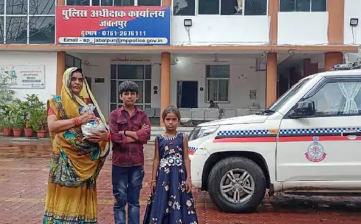 गुजरात से बेटी की अस्थियां लेकर जबलपुर पहुंची मां, कहा- ट्रेन के सामने धक्का देकर दामाद ने मारा है