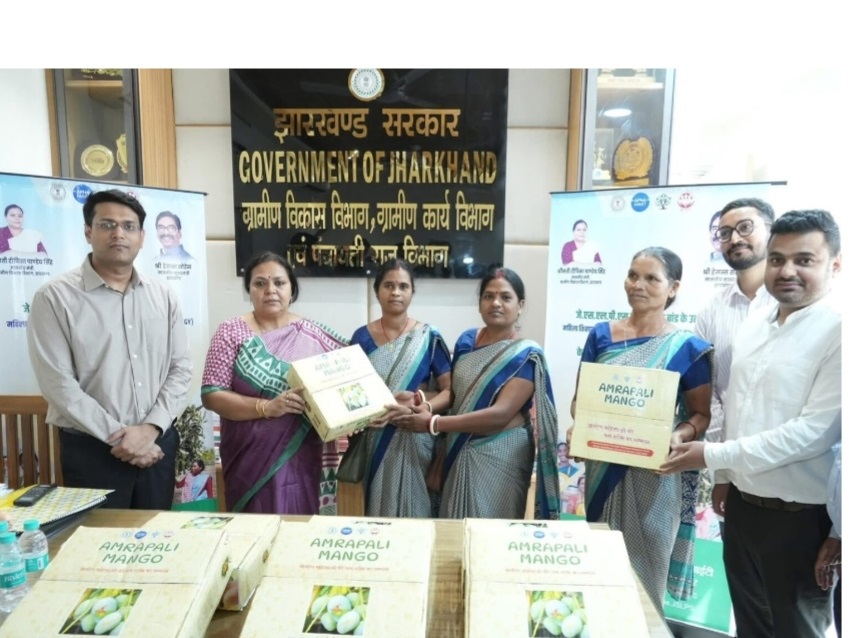 झारखंड प्रदेश के बाबा नगरी देवघर और गुमला जिले का आम्रपाली आम की खुशबू पहुंचा दुबई का लूलू मॉल