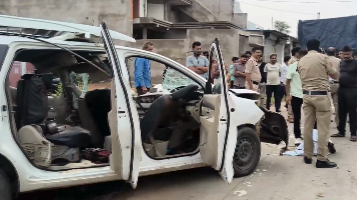 एमपी : उमरिया में भीषण सड़क हादसा, खड़ी कार में घुसी तेज रफ्तार कार, 4 की मौत, 1 की हालत गंभीर, जबलपुर रेफर