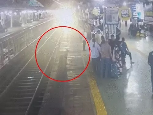 जबलपुर : अमरकंटक एक्सप्रेस के सामने कूदा युवक, लोको पायलट ने इमरजेंसी ब्रेक लगाकर बचाई जान