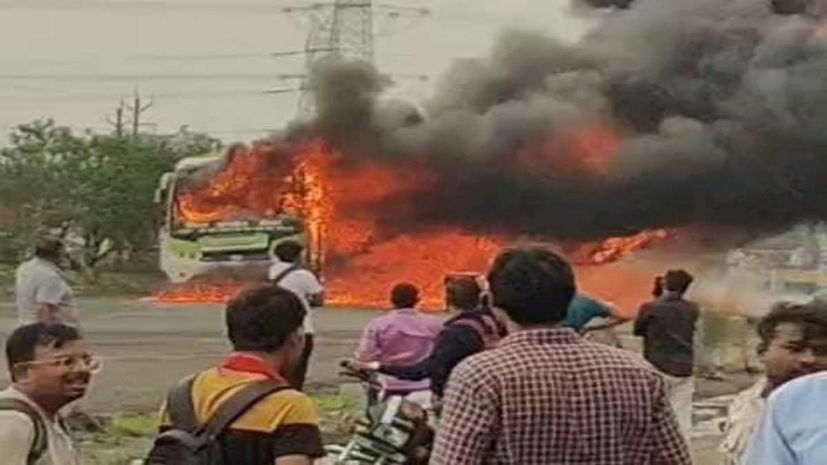 एमपी में बड़ा हादसा, रीवा-इंदौर एसी स्लीपर बस बनी आग का गोला, 43 यात्रियों को बचाया गया