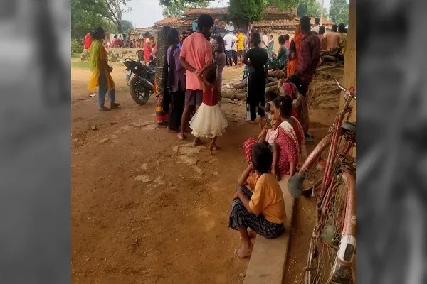 झारखंड : मानवता शर्मसार, 3 साल की मासूम से दुष्कर्म पर पंचायत ने लगाया 1 लाख का जुर्माना, शराब-मांस पार्टी की